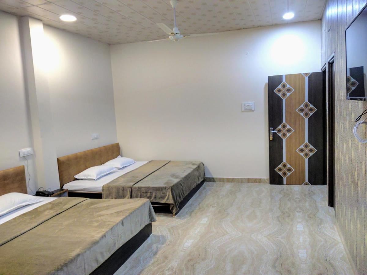 Mye Homestay 1 Near Golden Temple อัมริตสา ภายนอก รูปภาพ
